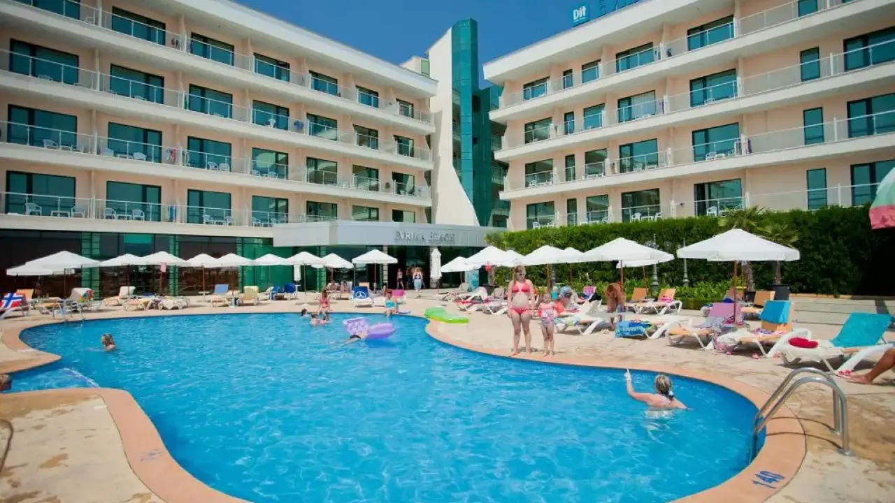 Dit Evrika Beach Club