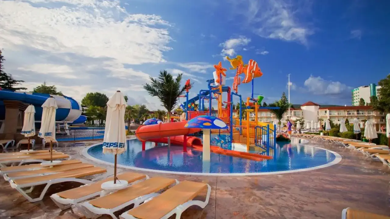 Dit Evrika Beach Club