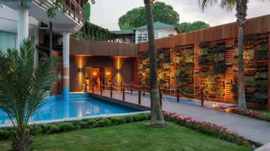 DOBEDAN WORLD PALACE