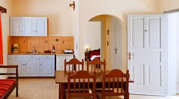 Dolphins Apartments