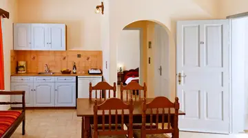 DOLPHINS APARTMENTS