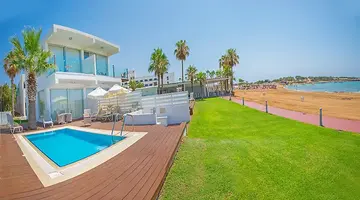 Dome Beach Hotel