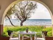 Domes Aulus Zante Autograph Collection