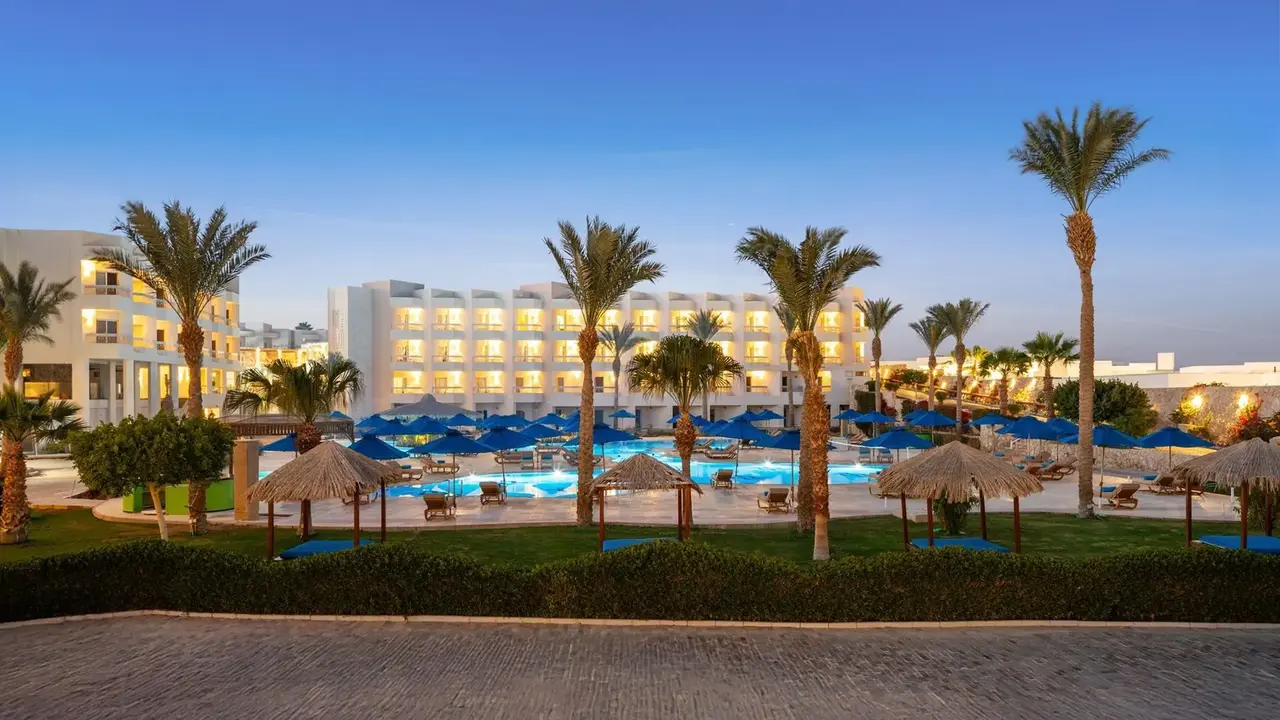 Double Tree By Hilton Sharks Bay Beach S