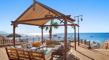 Double Tree By Hilton Sharks Bay Beach S