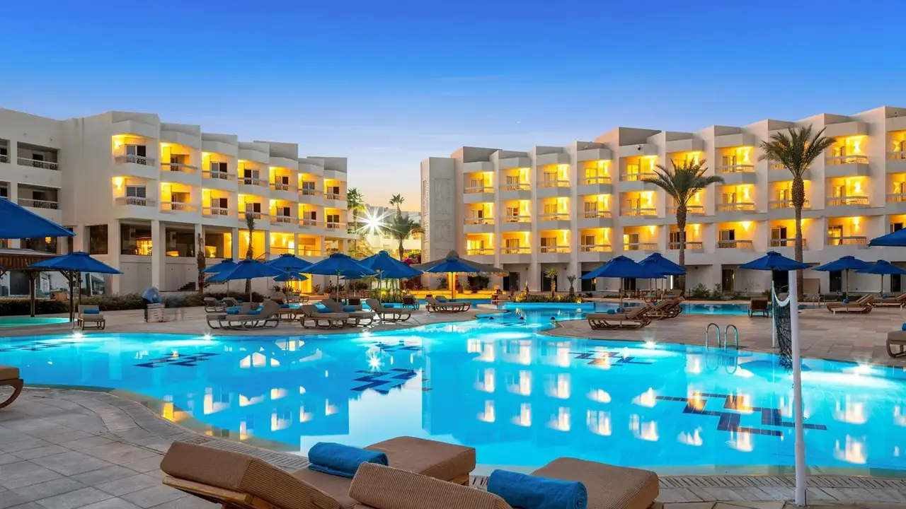 Double Tree By Hilton Sharks Bay Beach S