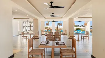 Double Tree By Hilton Sharks Bay Beach S