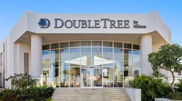 Double Tree By Hilton Sharks Bay Beach S