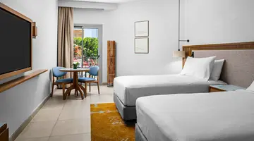 Double Tree By Hilton Sharks - Beach Side