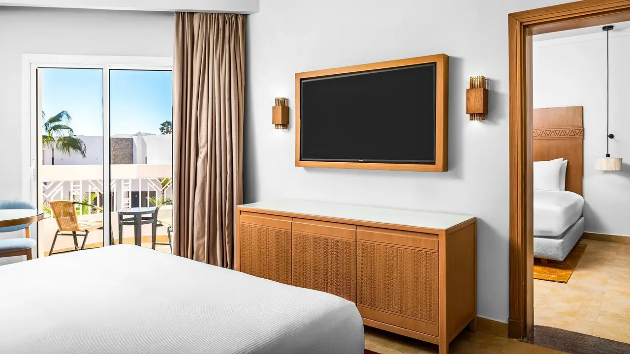 Double Tree By Hilton Sharks - Beach Side