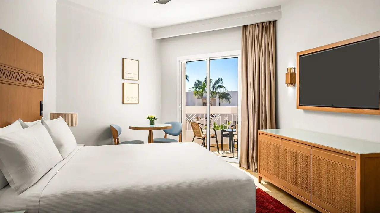Double Tree By Hilton Sharks - Beach Side