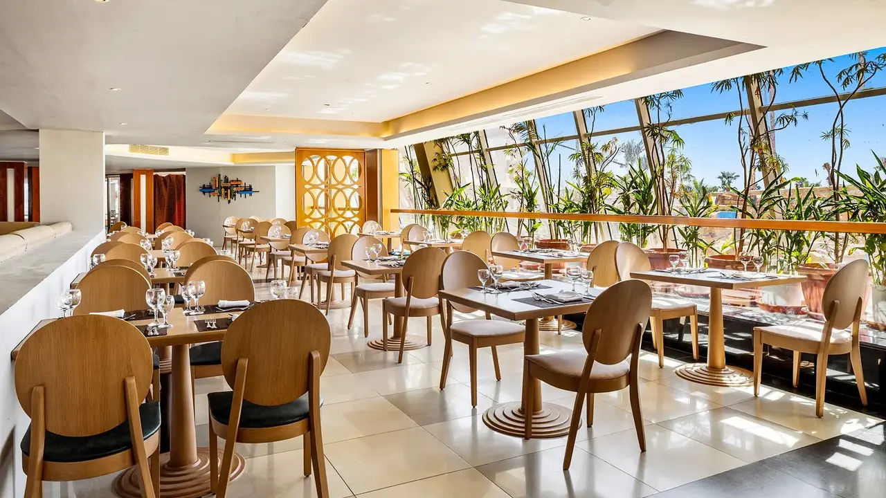 Double Tree By Hilton Sharks - Beach Side