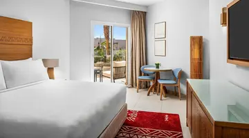 Double Tree By Hilton Sharks - Beach Side