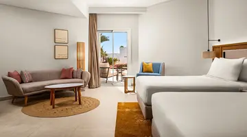 Double Tree By Hilton Sharks - Beach Side