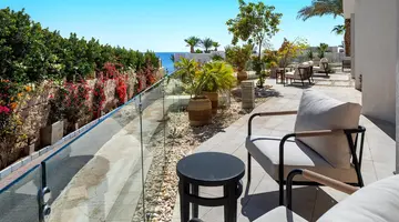 Double Tree By Hilton Sharks - Beach Side