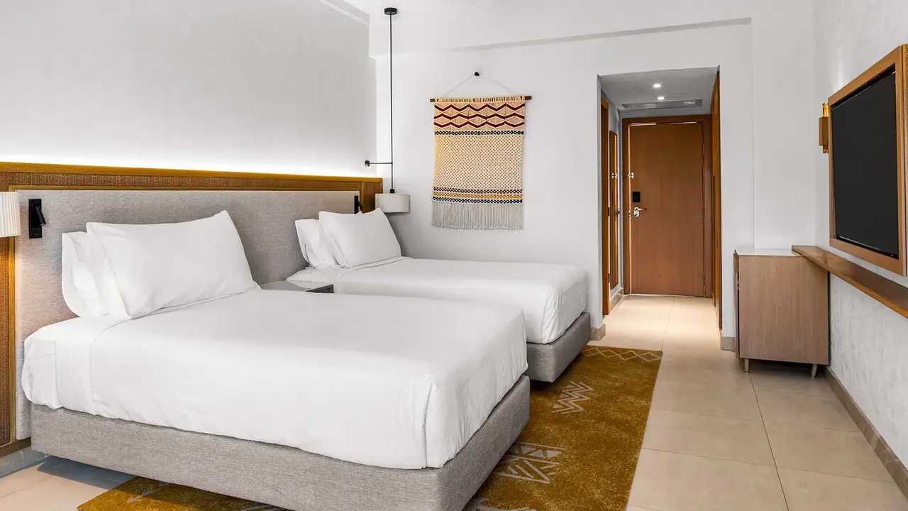 Double Tree By Hilton Sharks - Beach Side