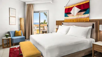 Double Tree By Hilton Sharks - Beach Side