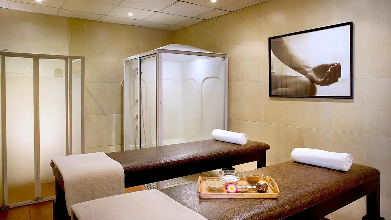 Double Tree By Hilton Sharks – Mountain Side