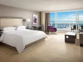 DoubleTree by Hilton Grand Hotel Biscayne Bay
