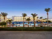 Doubletree By Hilton Sharks Bay (Beach S