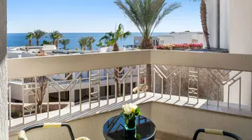 DOUBLETREE BY HILTON SHARKS BAY RESORT