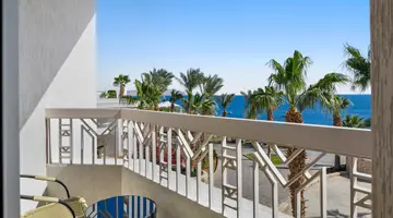 DOUBLETREE BY HILTON SHARKS BAY RESORT