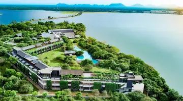 DoubleTree by Hilton Weerawila Rajawarna Resort