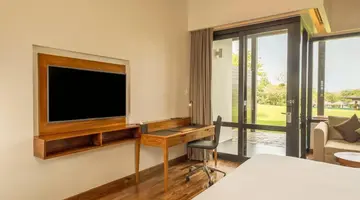 DoubleTree by Hilton Weerawila Rajawarna Resort