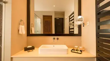 DoubleTree by Hilton Weerawila Rajawarna Resort