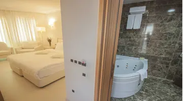 DRAGUT POINT SOUTH HOTEL
