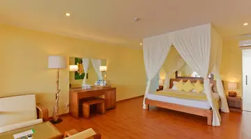 Dreamland Maldives - The Unique Sea & Lake Resort Spa