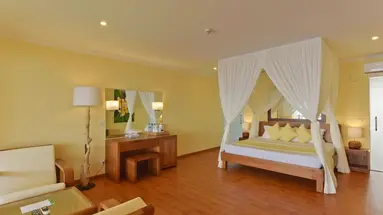 Dreamland Maldives - The Unique Sea & Lake Resort Spa