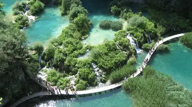 Dwie stolice i Plitwice + Jaskinia Posto