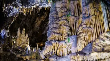 Dwie stolice i Plitwice + Jaskinia Posto