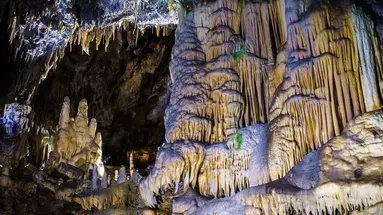 Dwie stolice i Plitwice + Jaskinia Posto