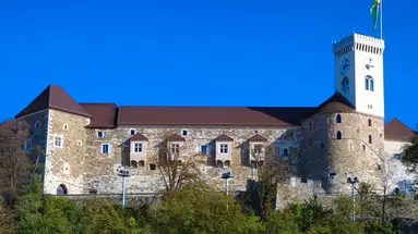 Dwie stolice i Plitwice + Jaskinia Posto