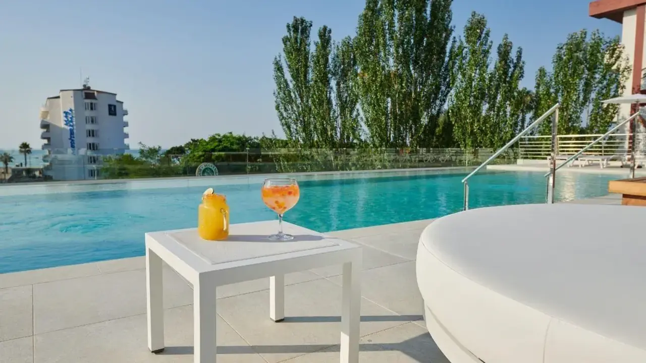 Dwo Sirius by Checkin Adults only