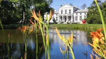 Dwór w Podstolicach