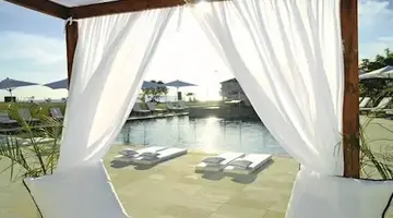 E Hotel Spa and Resort D