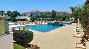 E Hotel Spa And Resort