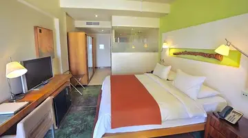 E Hotel Spa And Resort
