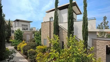 E Hotel Spa And Resort