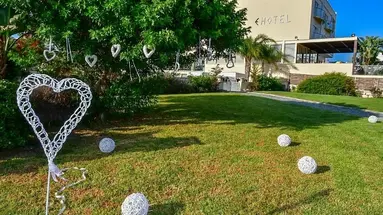 E Hotel Spa And Resort