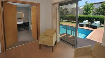 E Hotel Spa & Resort