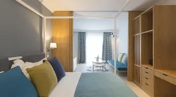 EAGLES PALACE