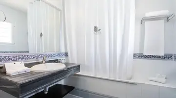 El Duque Hotel