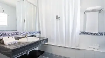 El Duque Hotel