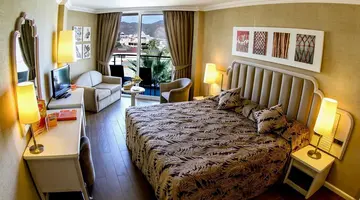 Elegance Hotel