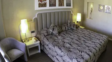 Elegance Hotel