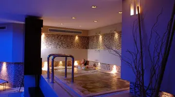 Elegance Hotel